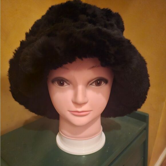 BLACK FAUX FUR MINK CLOCHE - Picture 2 of 6